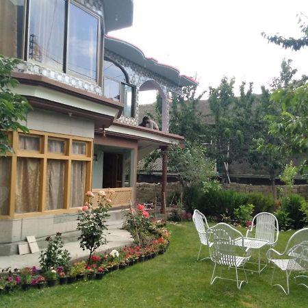 Ilyasin Guest House Skardu Exterior photo