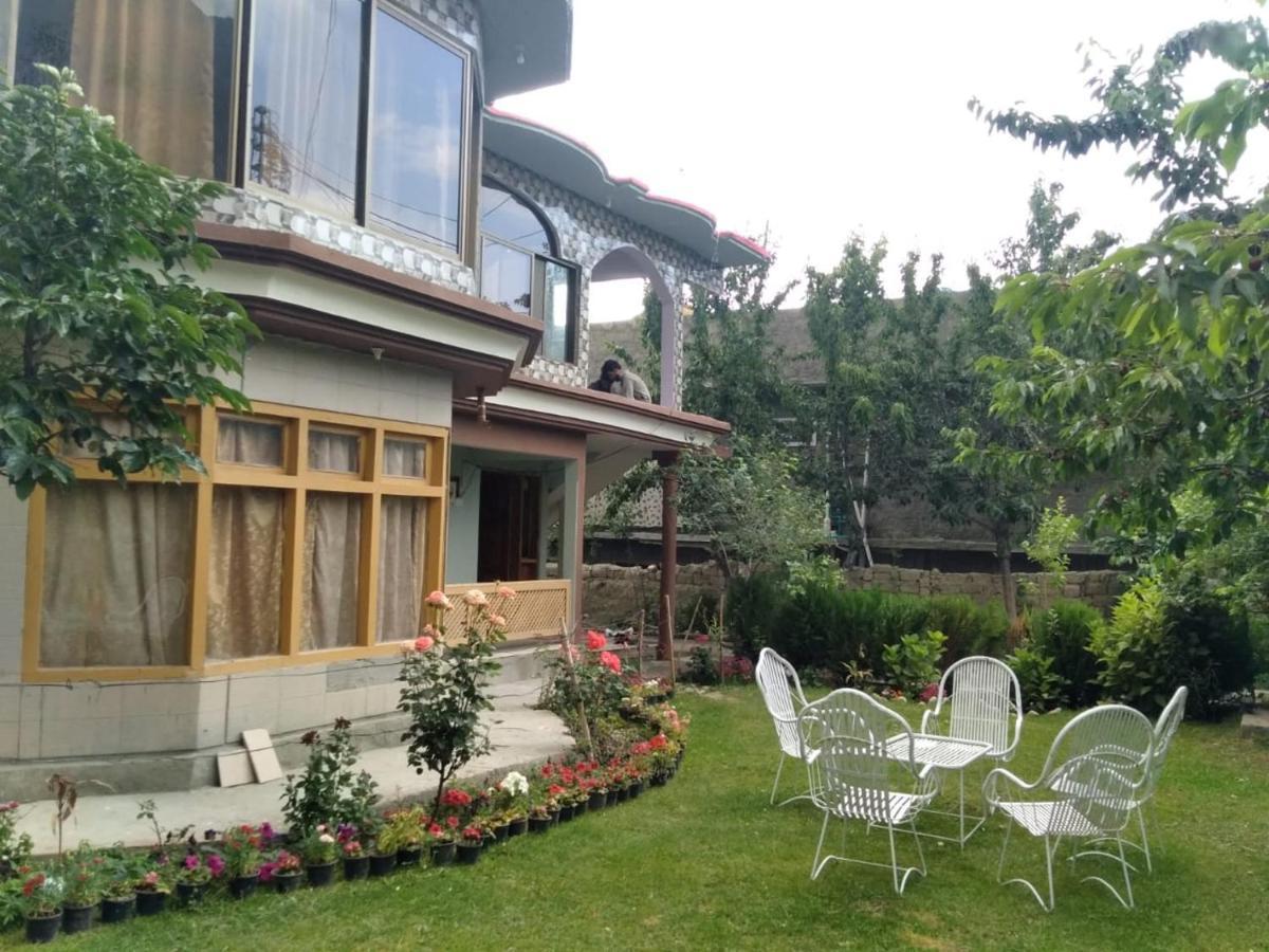 Ilyasin Guest House Skardu Exterior photo