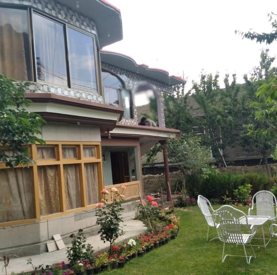 Ilyasin Guest House Skardu Exterior photo