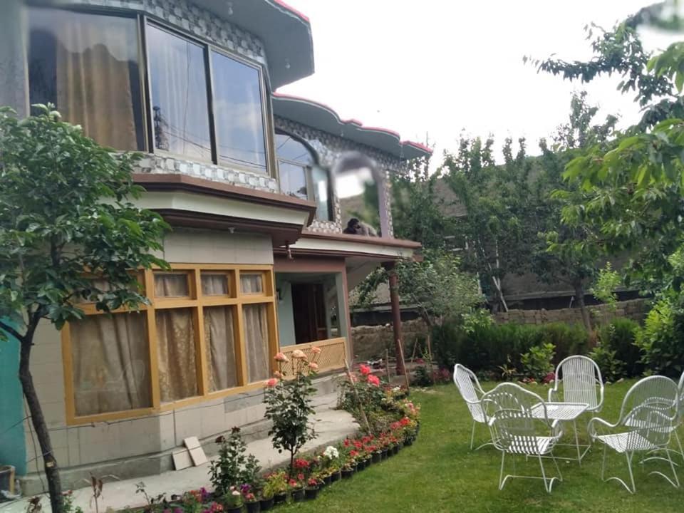 Ilyasin Guest House Skardu Exterior photo